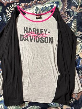 Harley-Davidson Gray Body Black Sleeves Pink Trim Raglan Shirt
